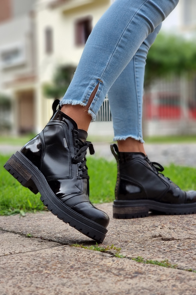 VOKETTO NEGRO CHAROL AW22 - AGUSTINO SHOES \u0026 BAGS