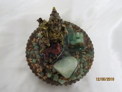 Krishna criança 6cm base orgonite com jade - ORGONITE E ARTE