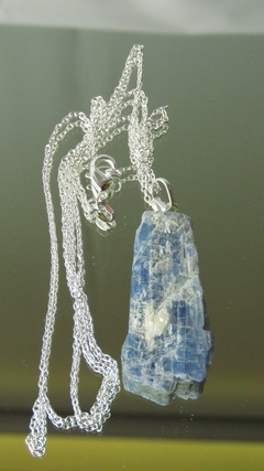 Canudo cianita azul pino prata 950 corrente prata 925 - proteção - ORGONITE E ARTE