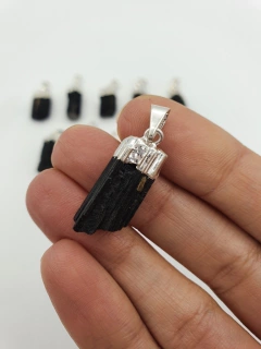 Dije de Turmalina Negra en bruto