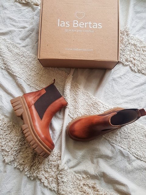 ≫ BERTA ≪ Sandalias muy cómodas con tacón medio ancho y plataforma