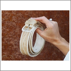 Cinturón de cuero de potro bordado con tiento