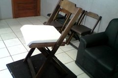 Cadeira dobrável com assento estofado - Mesas Club Chapecó - Mesas e cadeiras de madeira para bar e lanchonete
