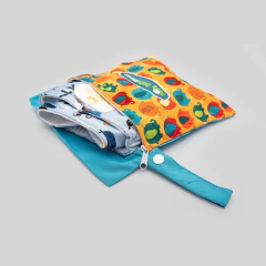 2 Bolsas reutilizables en diferentes tamaños para guardar los pañales sucios na internet