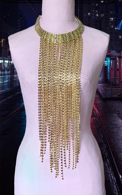 collar dorado flecos de strass