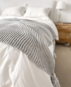 Pie de cama tejido con borlas (para cama king) en internet