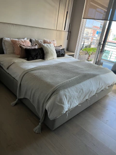 Pie de cama tejido color arena (cama king) - tienda online