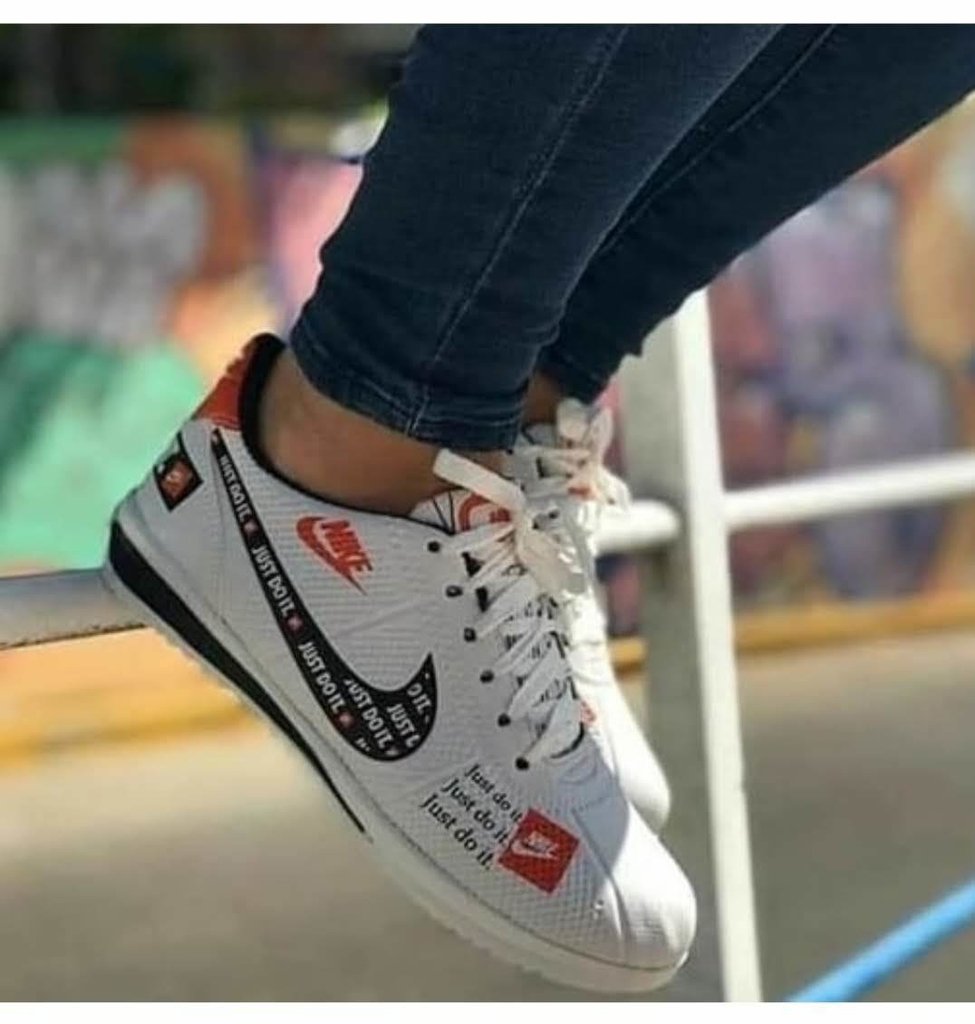 عقد العقد أناقة الأوزون zapatillas nike just do it negras -  sharethespotlight.org