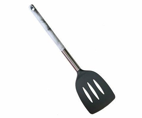 Utensilio de nylon con mango símil mármol
