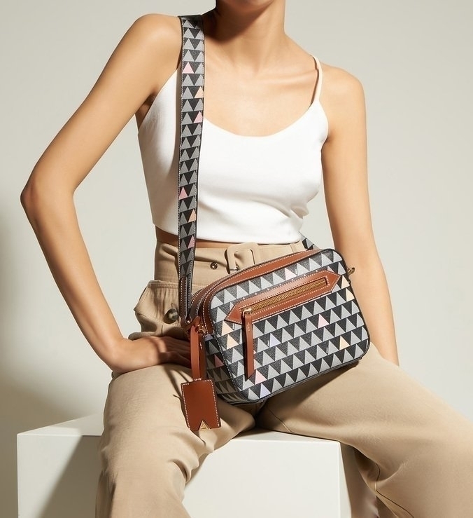 triangle shaped bolsa