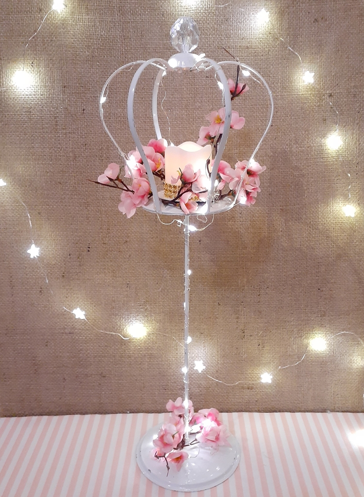 centro de mesa corona con luces led y flores