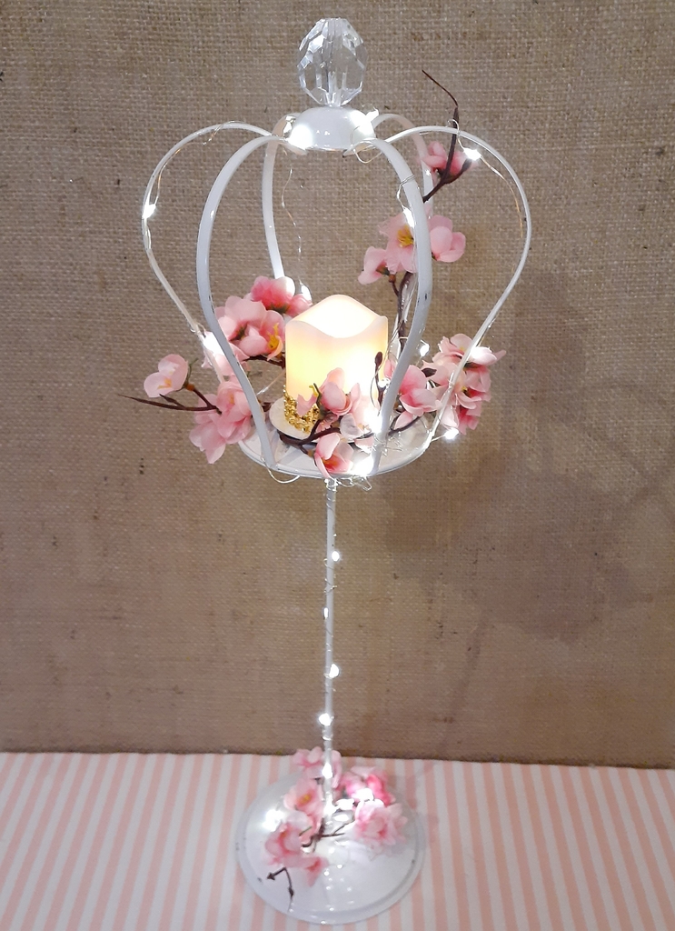 centro de mesa corona con luces led y flores