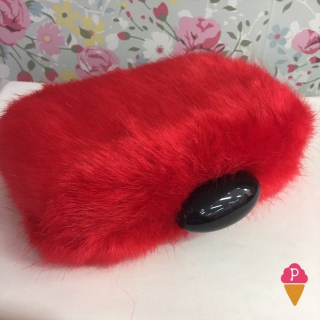 red fur bolsa