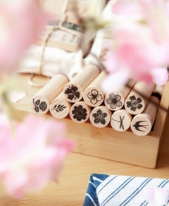 Sellos madera y goma Hanamachi Moking Travel 15 mm diametro - comprar online