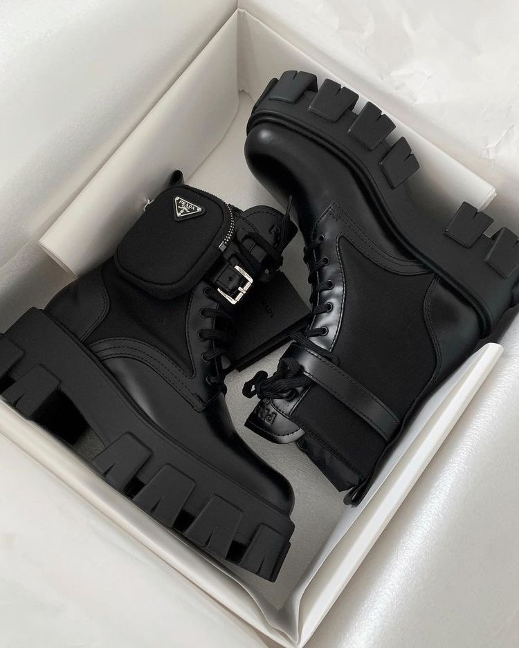 bota monolith prada