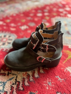 botitas grises abiertas jeffrey campbell nuevas en internet