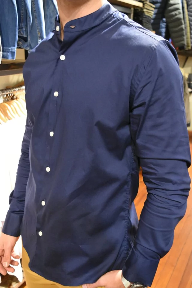 Camisa Regular Fit Azul Marino Con Cuello Mao | lupon.gov.ph