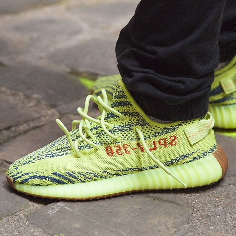 yeezy boost amarelo