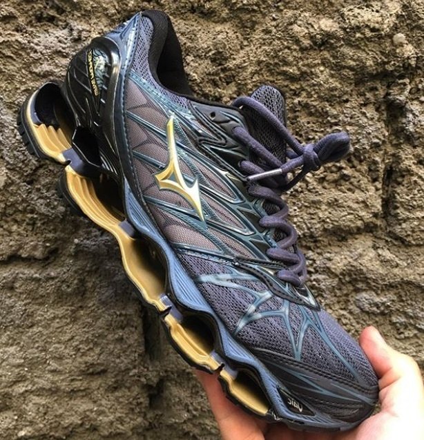 Tênis Mizuno Wave Prophecy 7 Preto C/Detalhes Roxo e Dourado (Masculino)