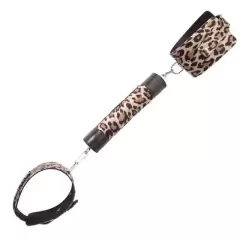 SEPARADOR DE BRAÇO EM PELÚCIA 15CM | DOMINATRIXXX - 3796 na internet