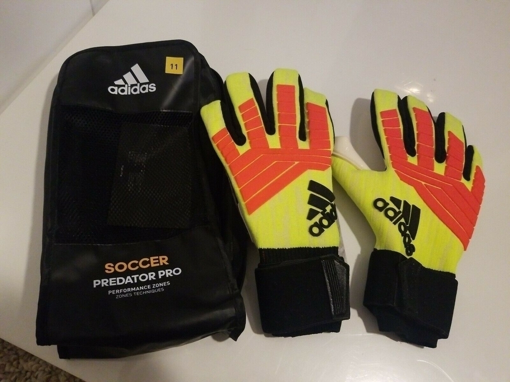 Luvas Adidas Predator Pro Goalkeeper (Amarelo Solar / Vermelho Solar /  Preto) CW5633