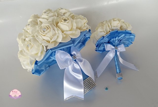 Buquê de noiva Branco e Azul bebê + Réplica
