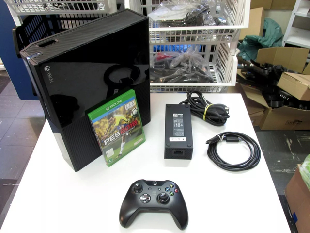 Console Xbox One 500GB + 2 Controle + 3 Jogos