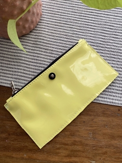Monedero Lita Amarillo Charol - Comprar en Miss Chaucha