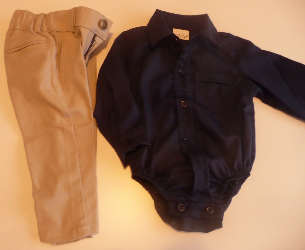 Set conjunto traje bautismo body camisa azul marino y pantalon beige