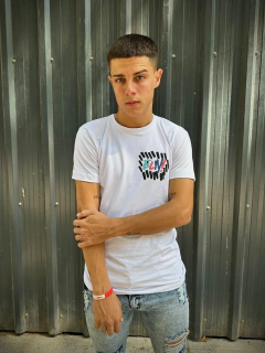 remera COLOURS entallada