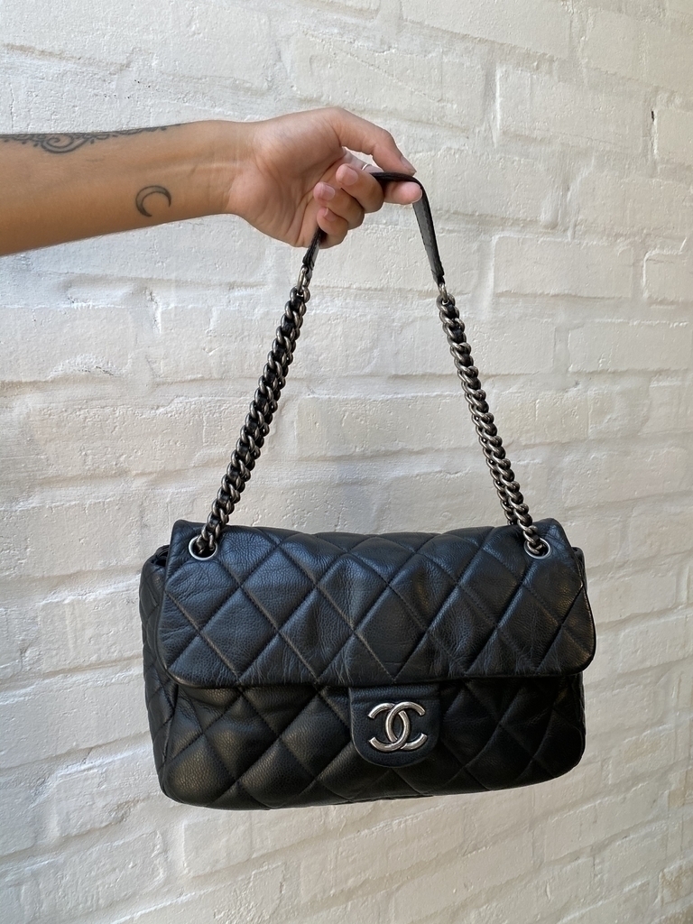 large chanel handbolsa