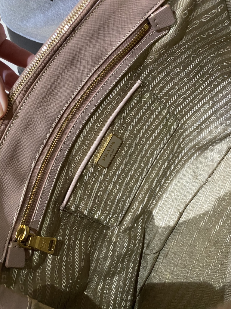 prada bolsa inside lining