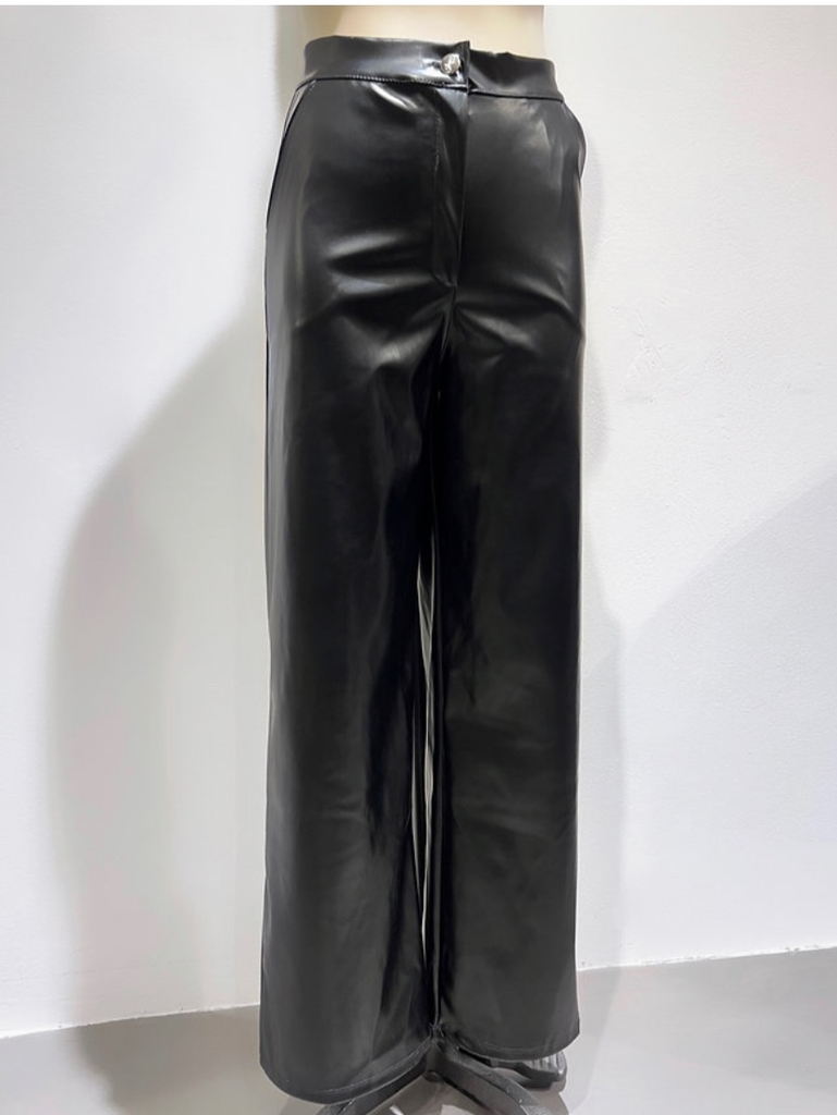 El pantalón 'efecto cuero' es supertendencia, pero ¿sabes qué diseño  favorece a tu cuerpo? - Foto