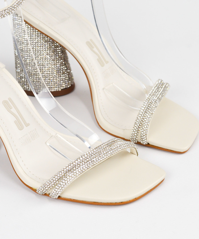 Sandália Santa Lolla Off White Strass Salto Alto Grosso | Urbanna