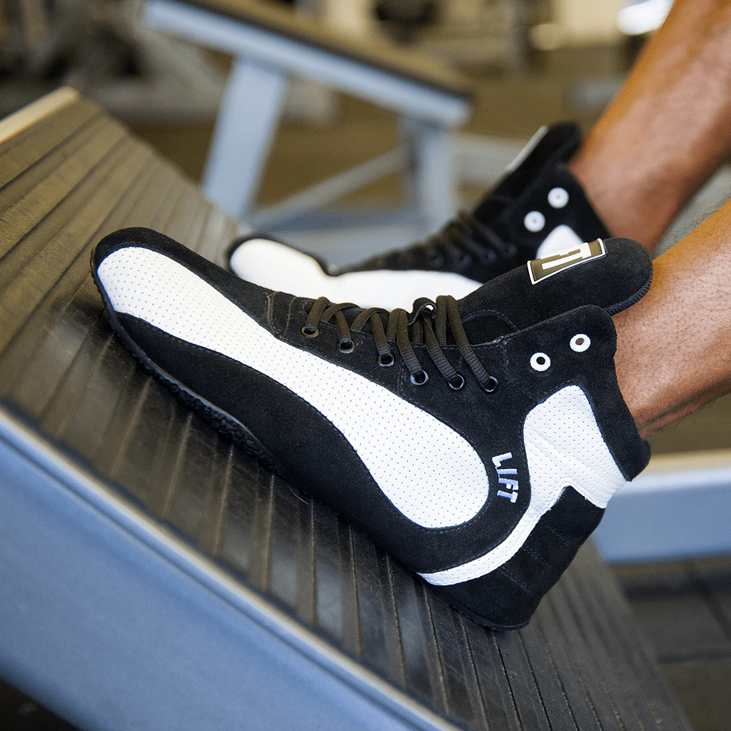 BOTA DE TREINO LIFT PRETA E BRANCA