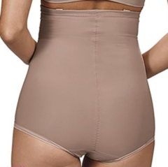 Cinta DeMillus Med, Linha Pós-cirúrgica, oferece conforto e segurança.