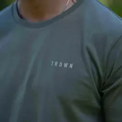 Remera Trust · Verde · Trown en internet