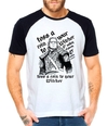 Camiseta The Witcher Toss A Coin Netflix Raglan Manga Curta