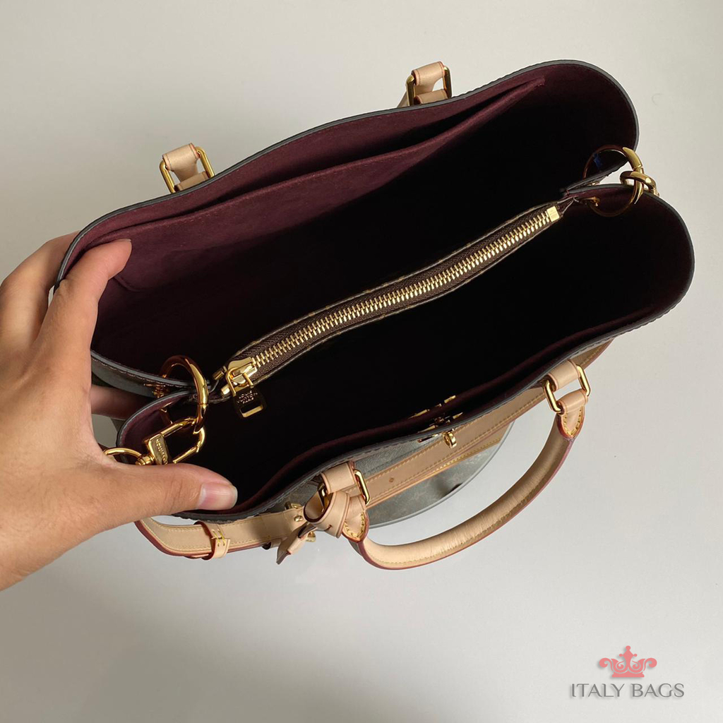 bolsa of fake flowers