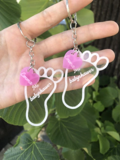 Llaveros de acrílico transparente con dije de color en internet