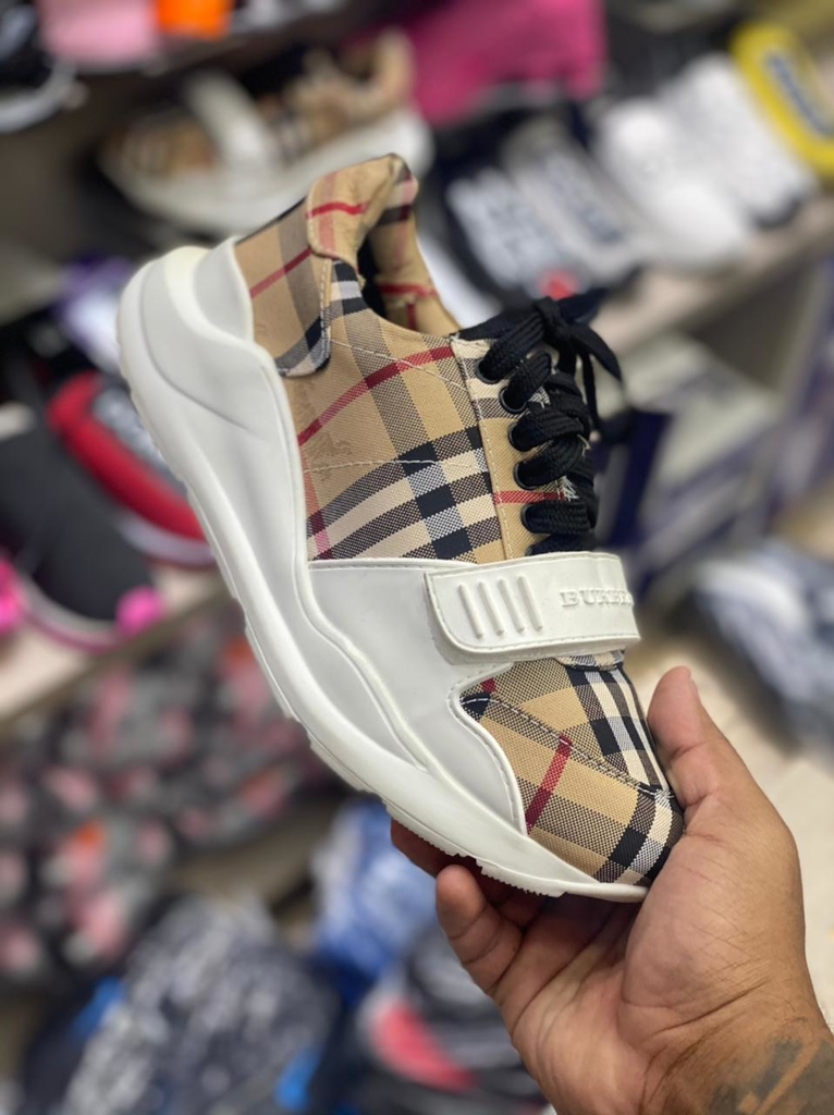Tênis Burberry - Comprar em Outlet W Imports