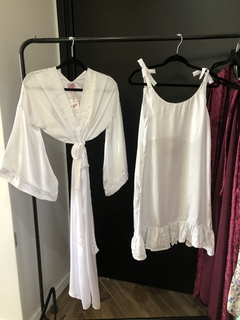 Conjunto Bata Kimono Y Camison de Seda Con Encaje Color Blanco NOVIAS