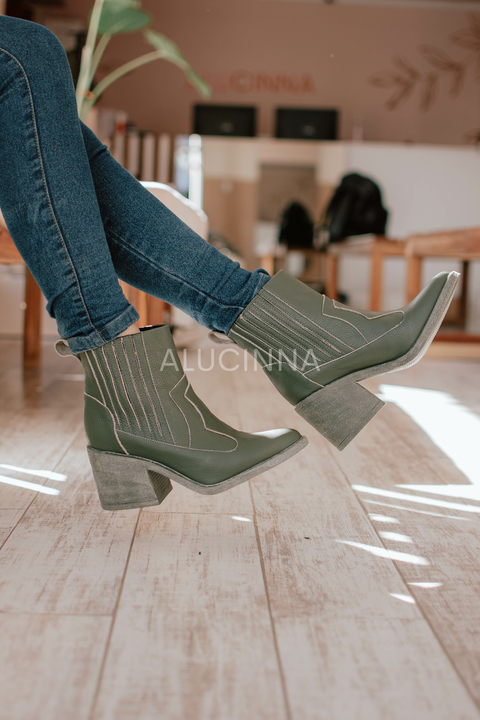 Alucinna Trendy Shoes
