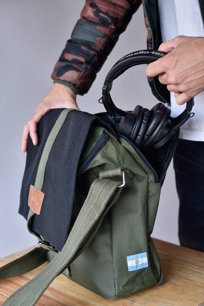 Mochila Matera Negro con Verde - Comprar en CheMate