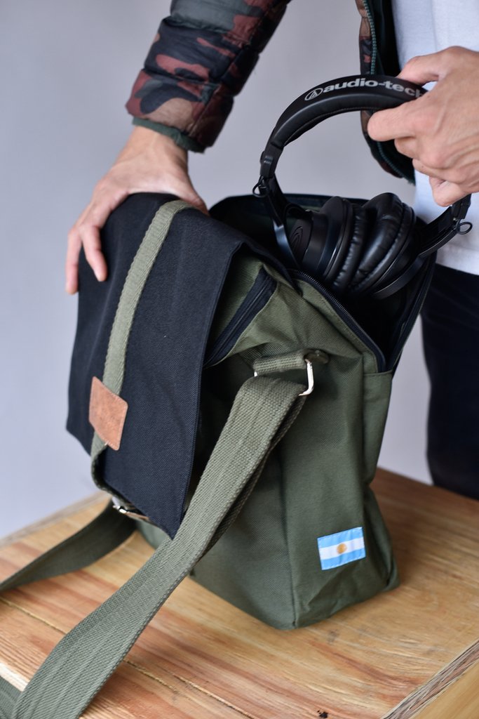 Mochila Matera Negro con Verde - Comprar en CheMate