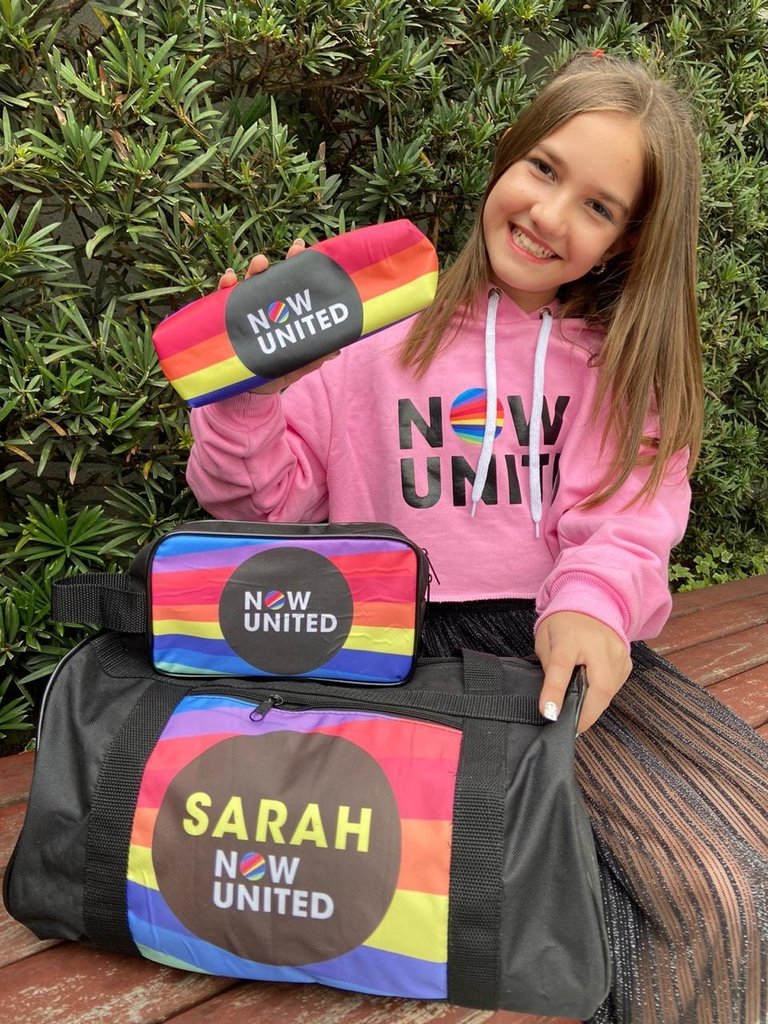 Kit Now united contem bolsa, necessaire e estojo escolar