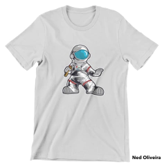 Básico/Unissex - Camiseta AstroKung - Canal Da Ned - SPACE TODAY STORE