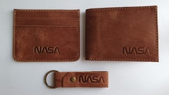 Kit Carteira + Porta Cartões + Chaveiro NASA Logo Worm