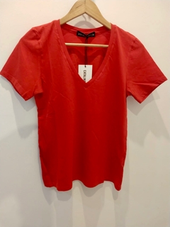 Remera BEAUTY BEHIND THE MADNESS (rojo) - comprar online