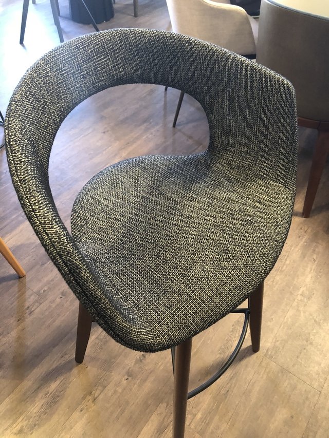 Cadeira Aria Escura Design Moderno